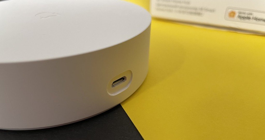 Xiaomi Mi Smart Hub pripojíte cez Micro-USB