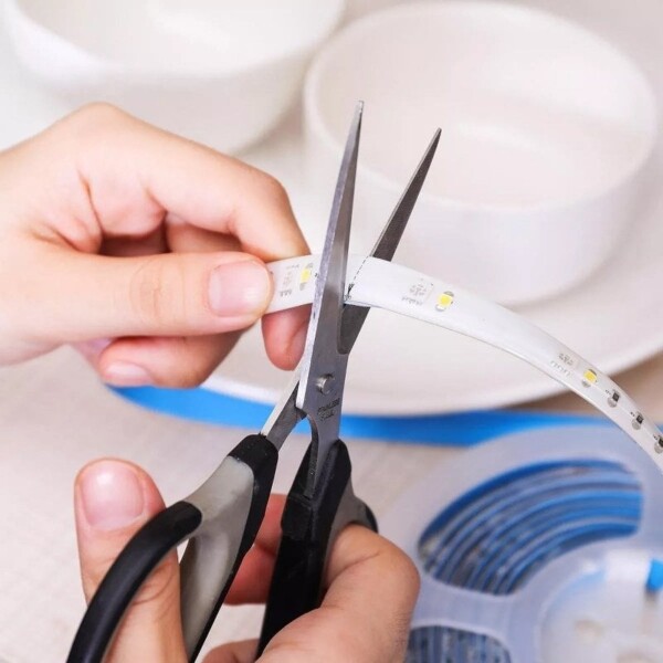 Inteligentní LED pásek BlitzWolf BW-LT11 RGB 5m distributor