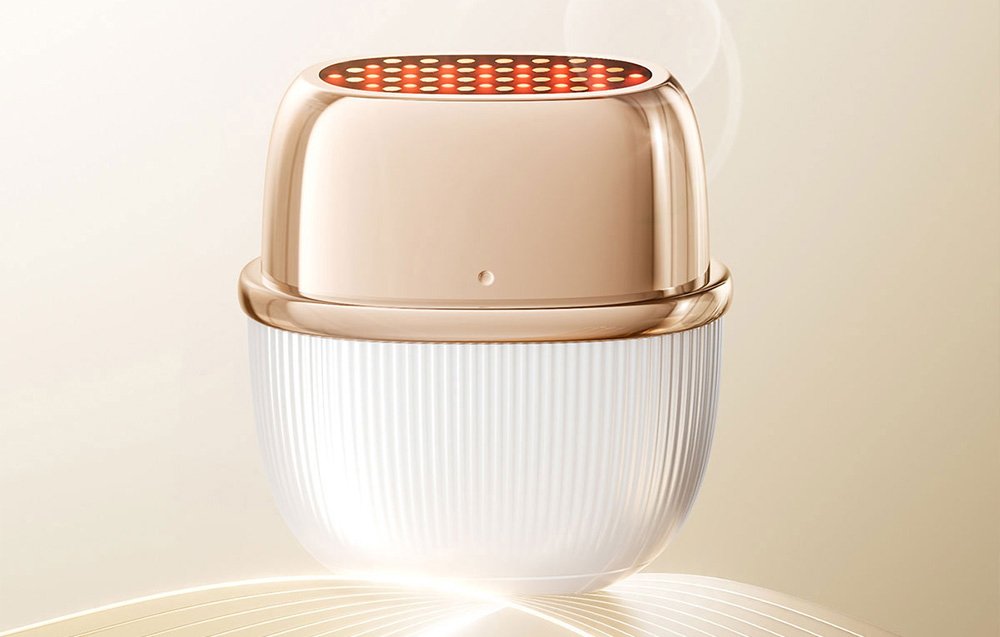 Zdvíhací masážny prístroj na tvár na svetlom pozadí