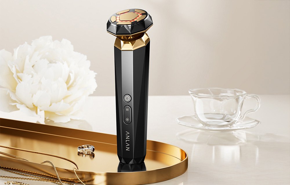 Zdvíhací masážny anlan na svetlom pozadí