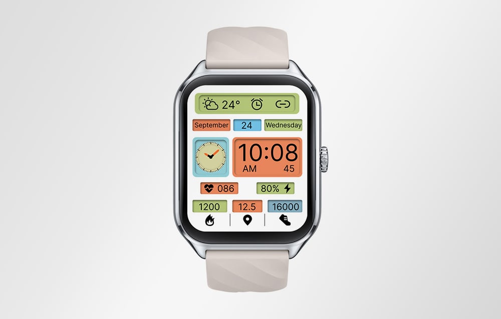 Strieborné inteligentné hodinky na bielom pozadí zobrazujú rôzne zdravotné funkcie, počasie a čas