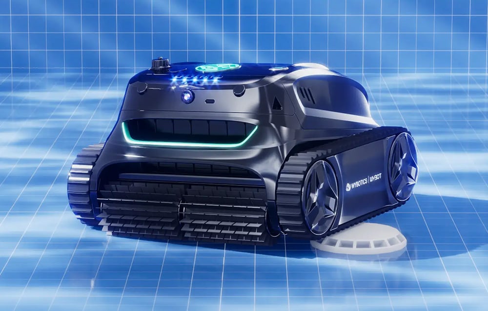 Bazénový robot Wybot pod vodou v bazéne s modrými dlaždicami