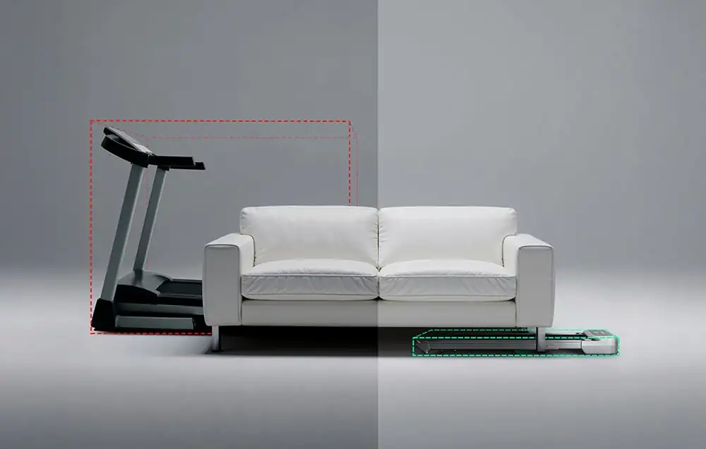 Porovnanie veľkosti bežeckého pásu so zloženým bežeckým pásom pod pohovkou, zobrazené v rozdelenom ráme s červenými a zelenými rámčekmi